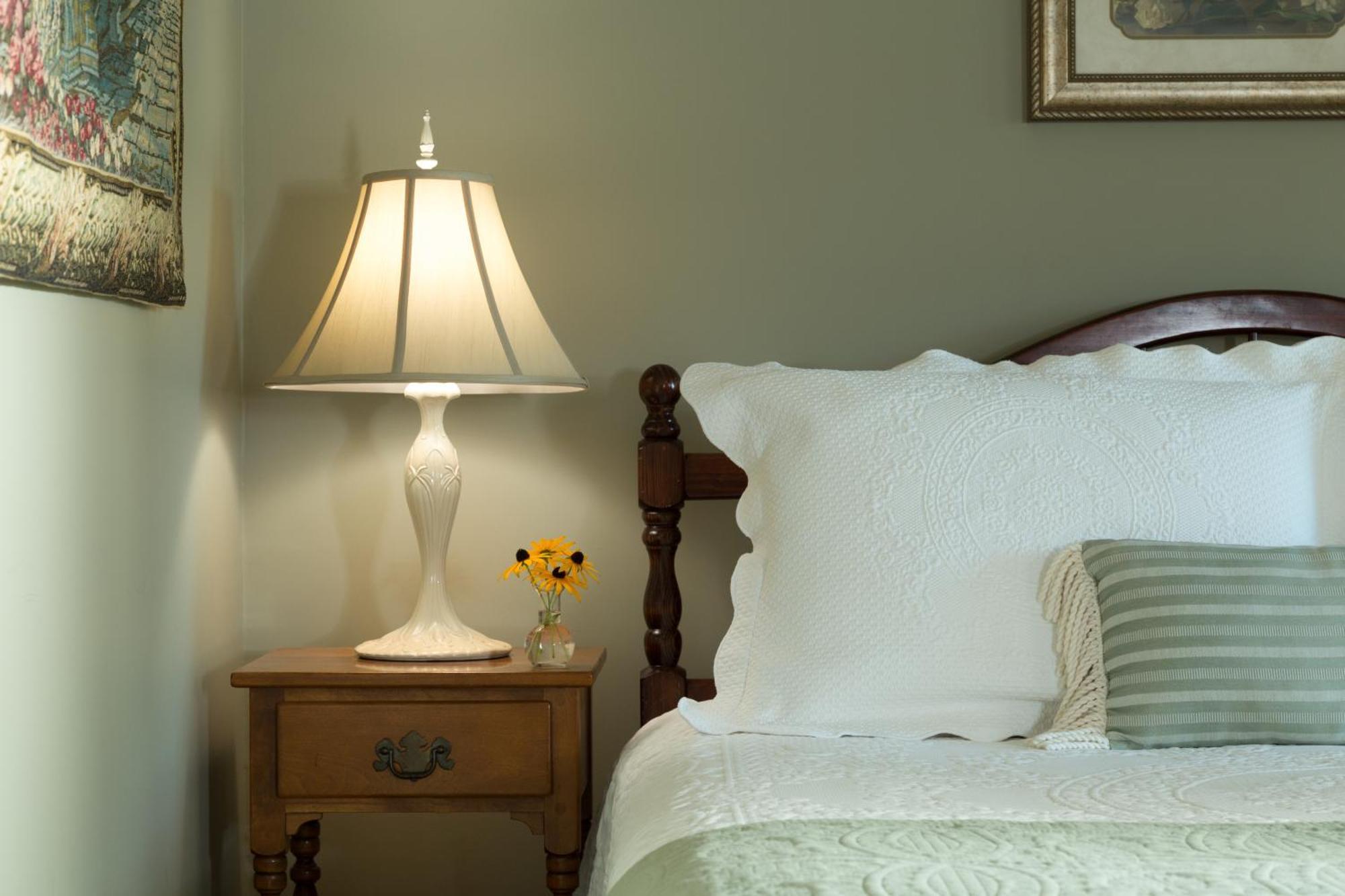 Inn At Pleasant Lake New London 部屋 写真