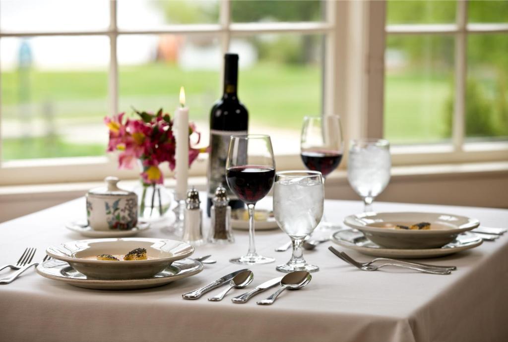 Inn At Pleasant Lake New London エクステリア 写真