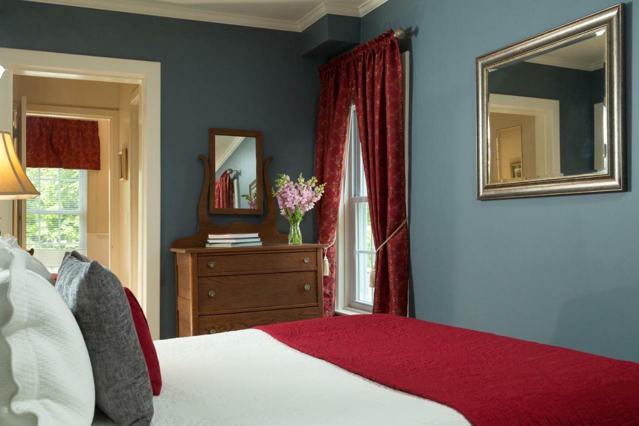Inn At Pleasant Lake New London エクステリア 写真
