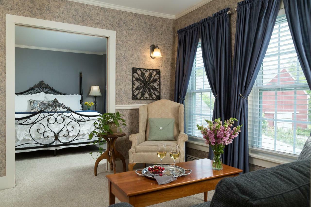 Inn At Pleasant Lake New London エクステリア 写真