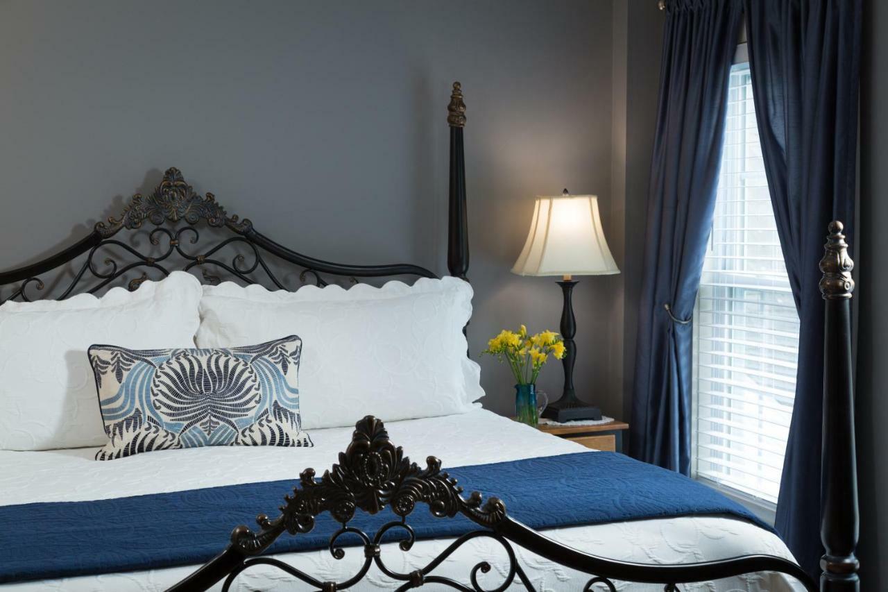 Inn At Pleasant Lake New London エクステリア 写真