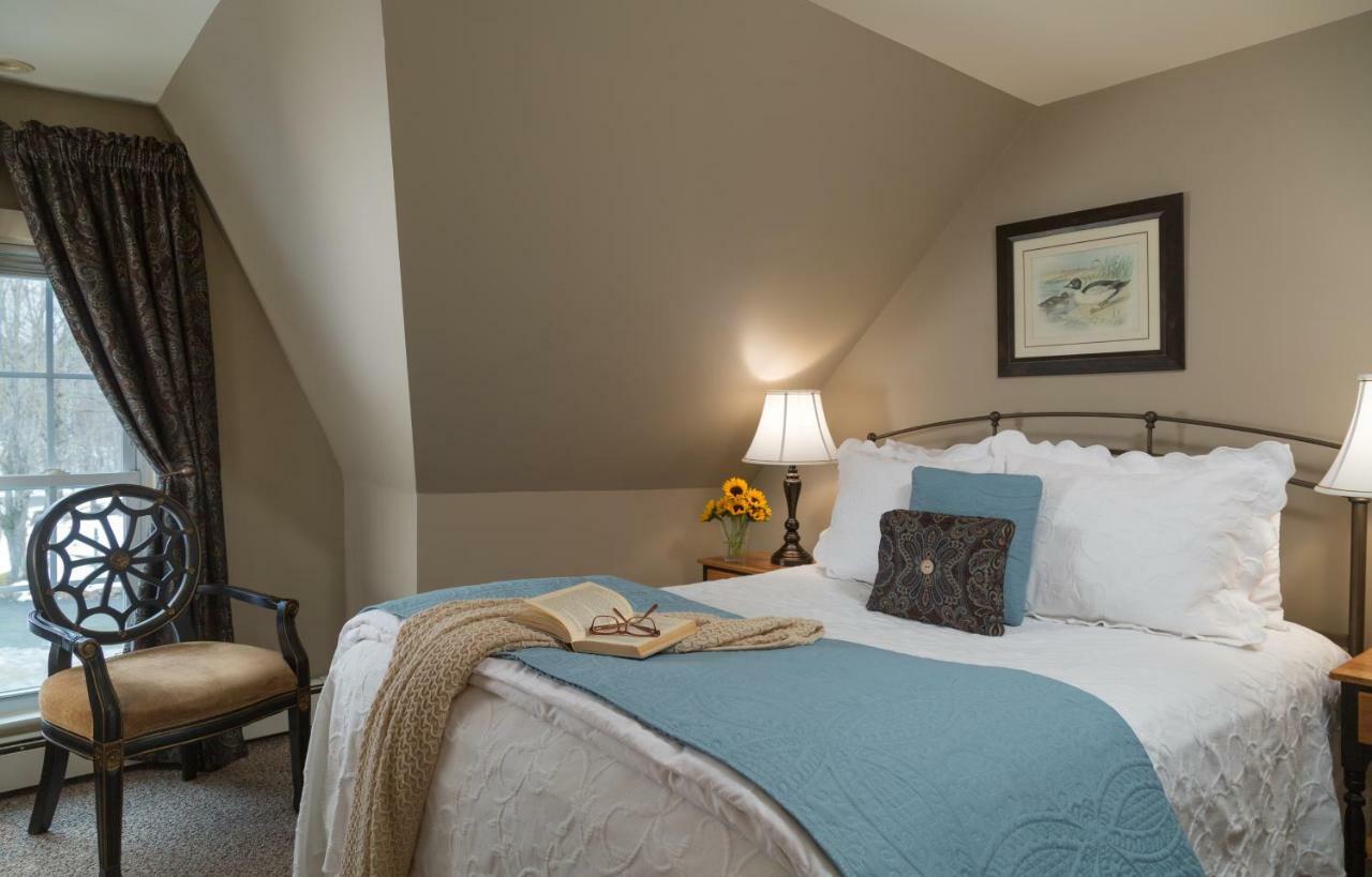 Inn At Pleasant Lake New London エクステリア 写真