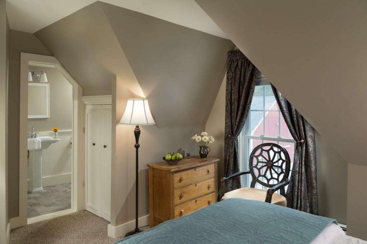 Inn At Pleasant Lake New London エクステリア 写真