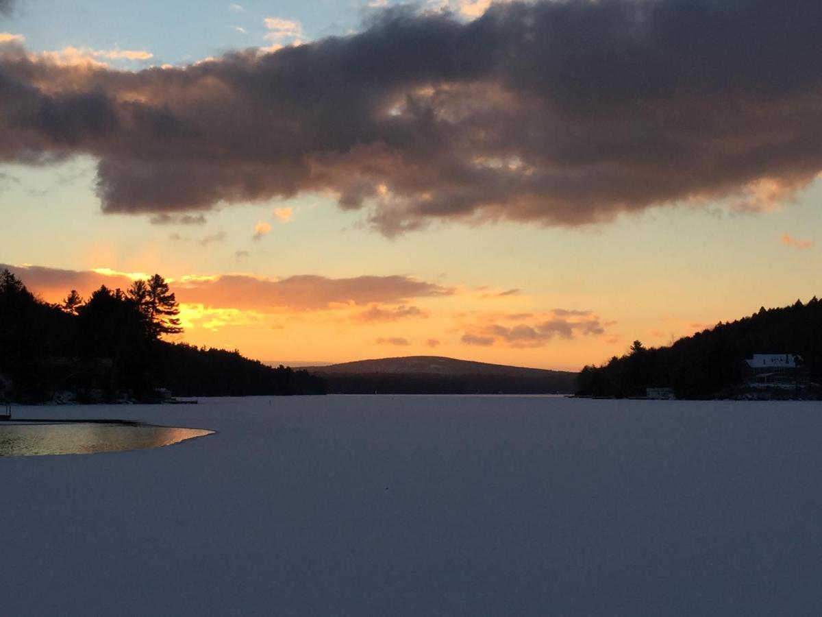 Inn At Pleasant Lake New London エクステリア 写真